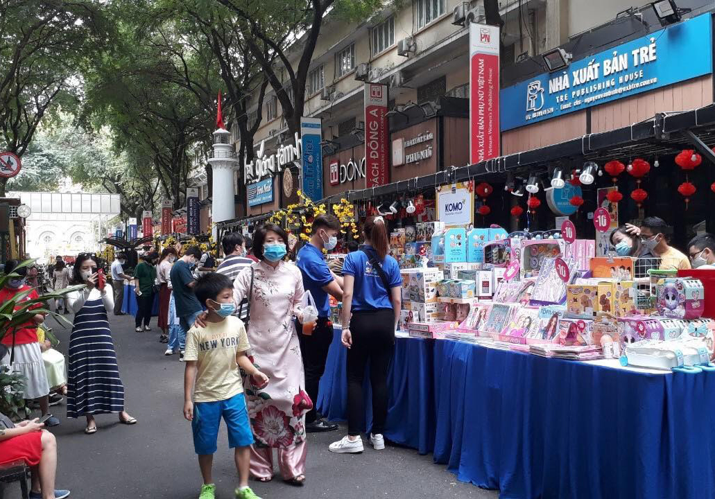 Lượng người đến đường sách TP Hồ Chí Minh đạt 2.000 lượt/ngày